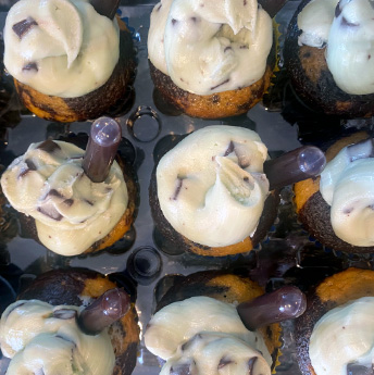 Custom Designed Chocolate Covered Pretzels | Baileys Boozy Desserts, Bellmore, NY | 516.526.1656, baileysboozydesserts@gmail.com - Image