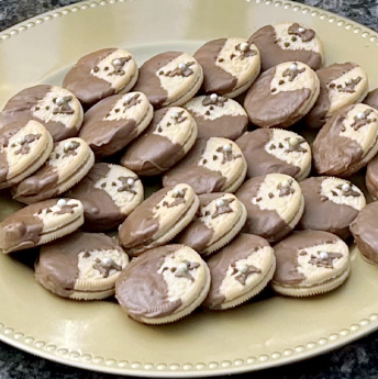 Custom Designed Chocolate Covered Cookies | Baileys Boozy Desserts, Bellmore, NY | 516.526.1656, baileysboozydesserts@gmail.com - Image